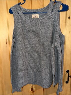 Hollister Women's Gray Cold-Shoulder Sweater- Size Medium - Y2K